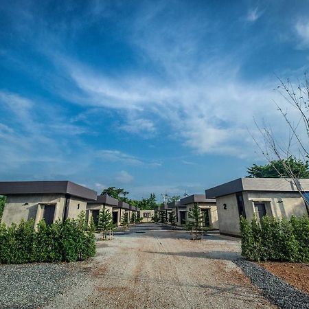 Hotel The Loft House Sakaeo Watthana Nakhon Esterno foto