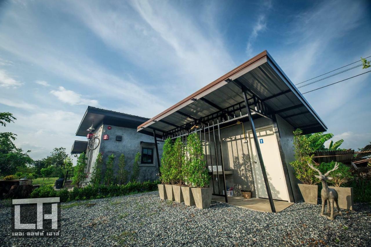 Hotel The Loft House Sakaeo Watthana Nakhon Esterno foto