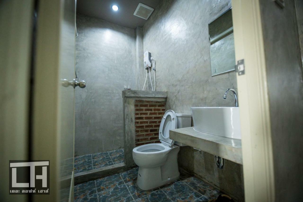 Hotel The Loft House Sakaeo Watthana Nakhon Esterno foto