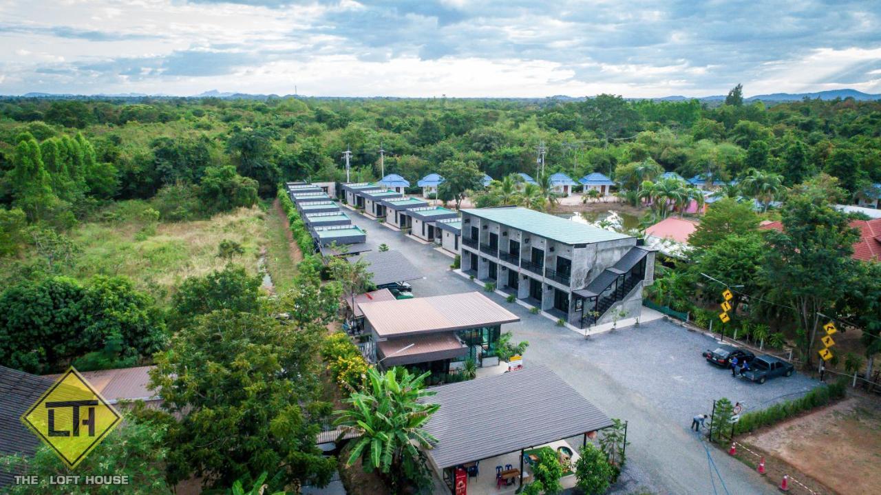 Hotel The Loft House Sakaeo Watthana Nakhon Esterno foto