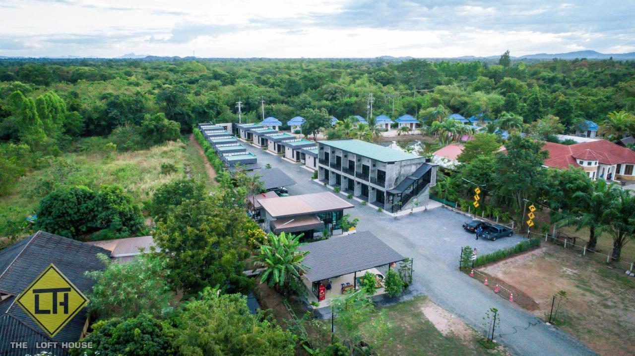 Hotel The Loft House Sakaeo Watthana Nakhon Esterno foto