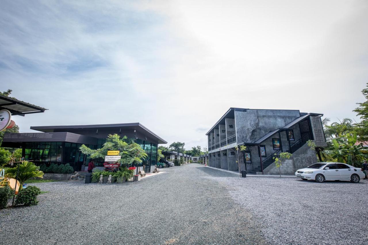 Hotel The Loft House Sakaeo Watthana Nakhon Esterno foto